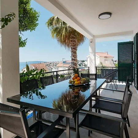 Nyaraló Ferienvilla 'villa Aea Del Mare By Interhome Trogir
